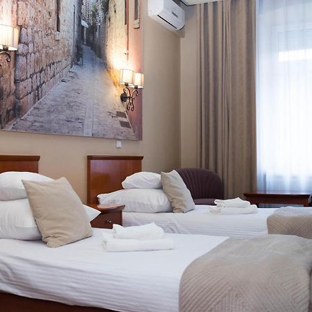 Hotel Wenecki Czestochowa Bagian luar foto