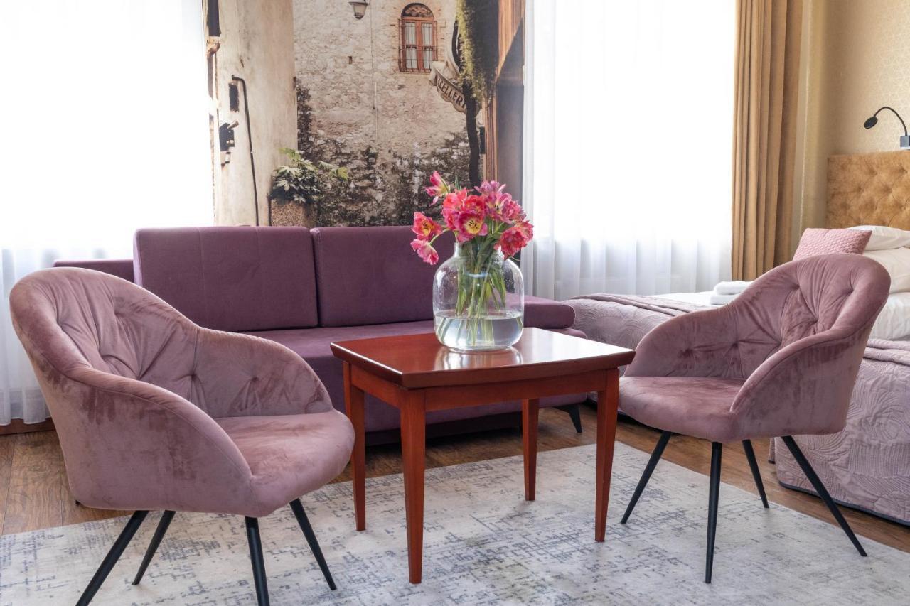 Hotel Wenecki Czestochowa Bagian luar foto