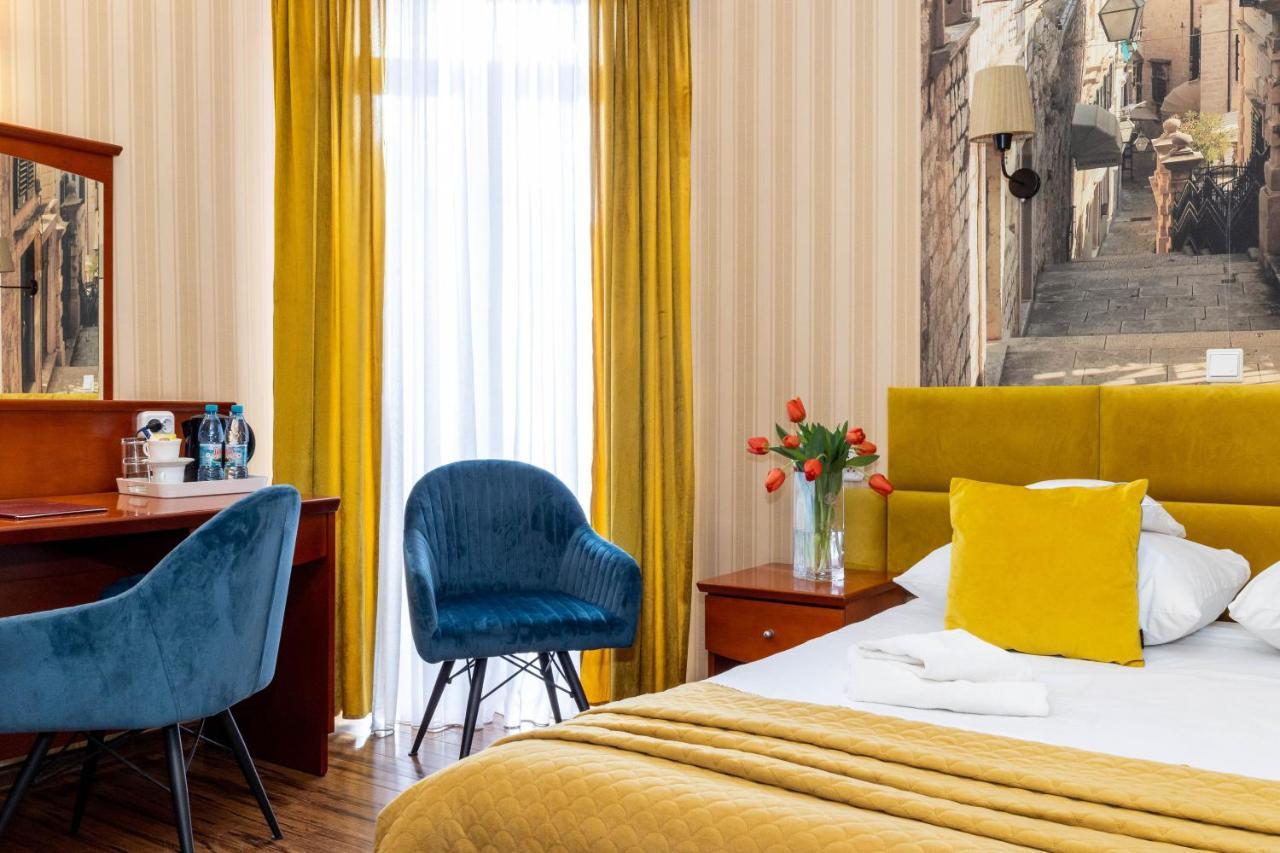 Hotel Wenecki Czestochowa Bagian luar foto